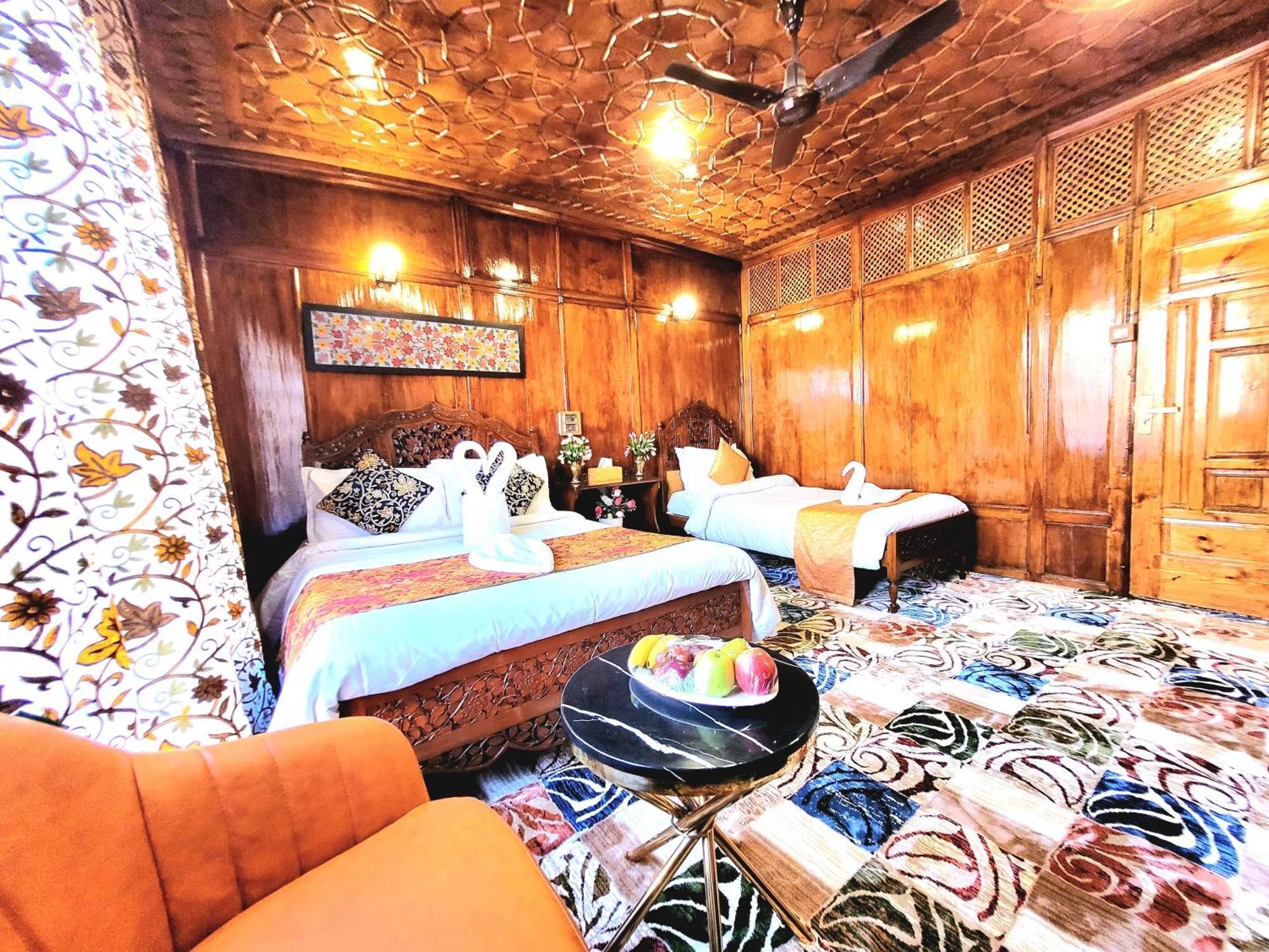 Aziz Palace Group Of Houseboats Srīnagar Exteriér fotografie