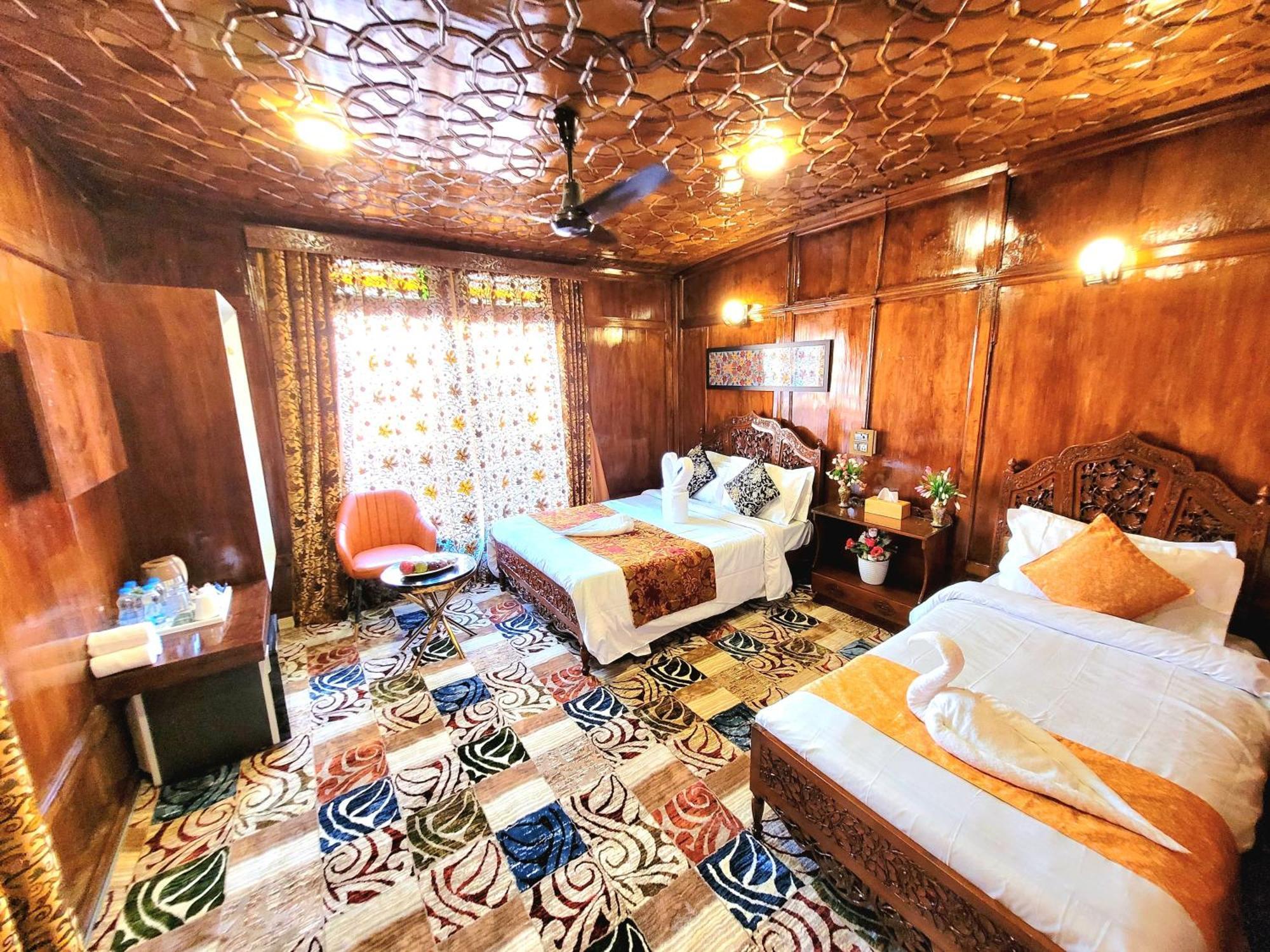 Aziz Palace Group Of Houseboats Srīnagar Exteriér fotografie