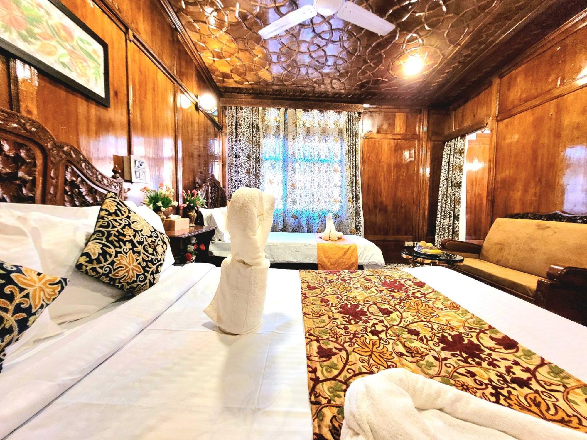 Aziz Palace Group Of Houseboats Srīnagar Exteriér fotografie