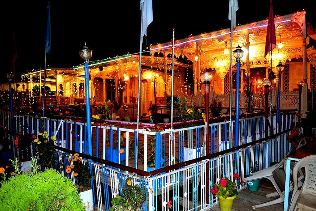 Aziz Palace Group Of Houseboats Srīnagar Exteriér fotografie