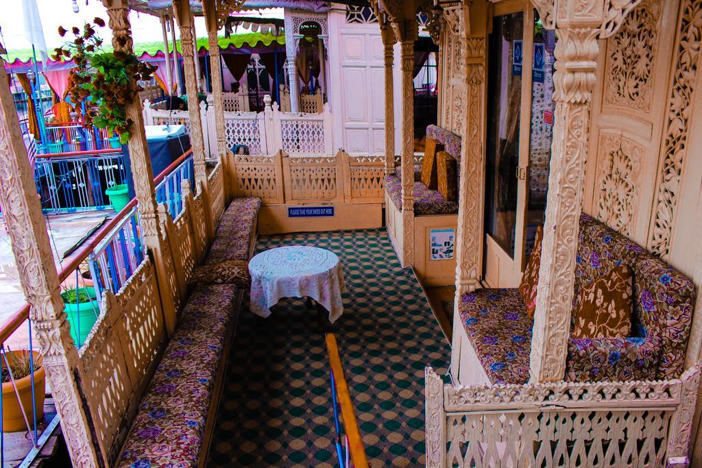 Aziz Palace Group Of Houseboats Srīnagar Exteriér fotografie